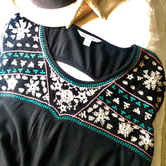American Eagle Outfitters Tops - American Eagle Floral Embroidered Boho Top